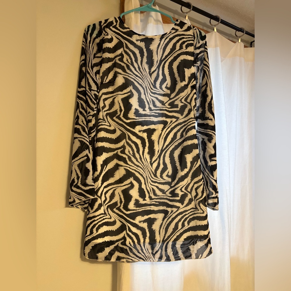 Elegant Black and White Zebra Pattern Long Sleeve Dress